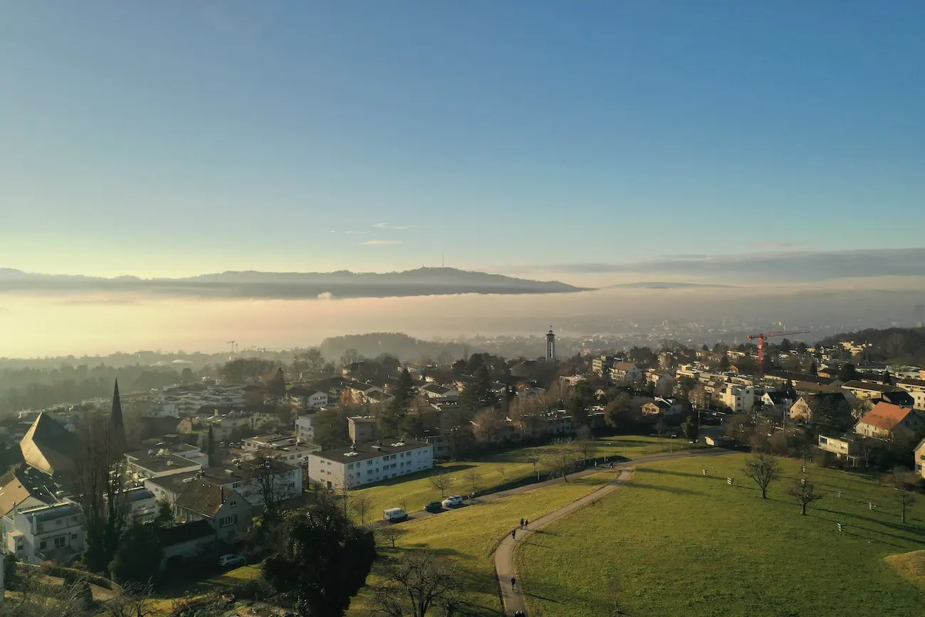 La vue de l'appartement de Heiko à Zürich — dont il profite tout en économisant CHF 103'267 par décennie ;)