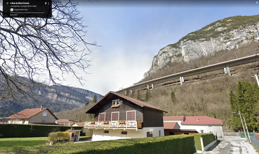 Les Neyrolles, juste sous l'autoroute, pas sûr que ce soit le meilleur spot pour du rendement locatif... (source: Google Maps)